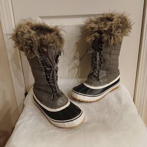 Portland Boot Company Women's Cairo 12" Faux Fur Trim Grey Snow Boots Size 8
